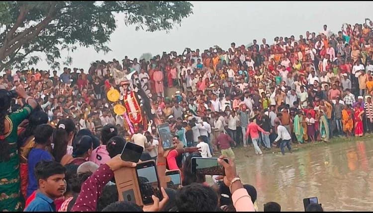 नम आंखों से दी गयी मां काली की विदाई