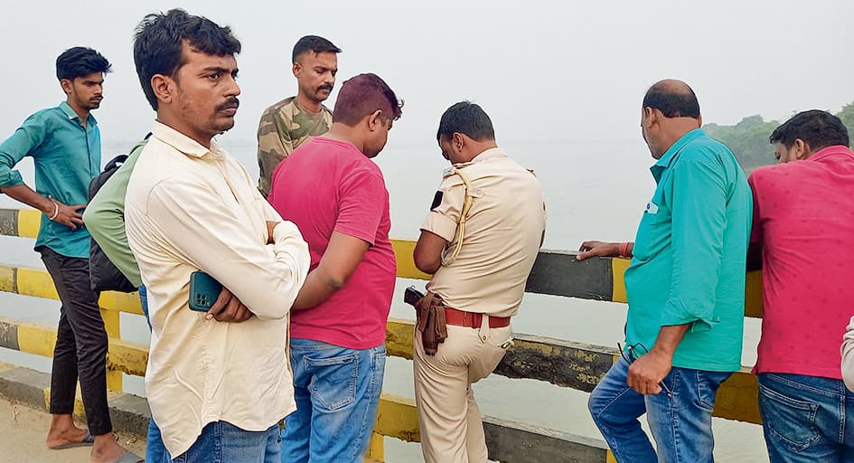 Chhapra News : दिघवारा में सड़क दुर्घटना में बाइक सवार युवक की मौत, हंगामा