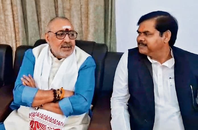 बंगाल को बांग्लादेश बनाने की साजिश : गिरिराज