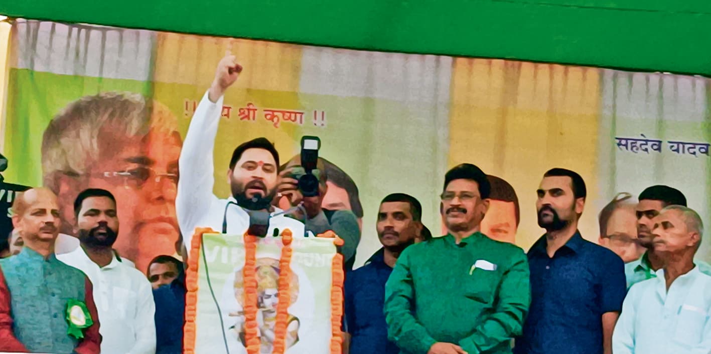 Gaya News : सरकार से हमारे बाहर निकलते ही पेपर लीक होने लगा : तेजस्वी