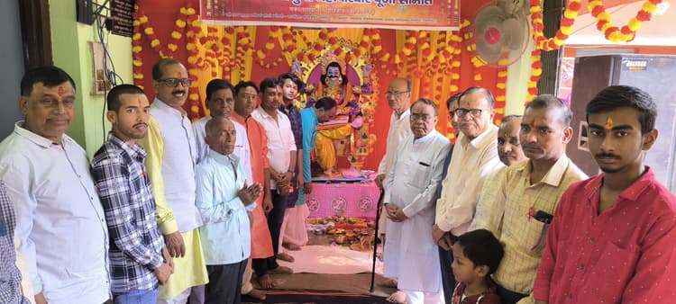 Giridih News : चित्रांश परिवार ने की भगवान चित्रगुप्त की आराधना बहनों ने भाइयों की लंबी उम्र के लिए की प्रार्थना