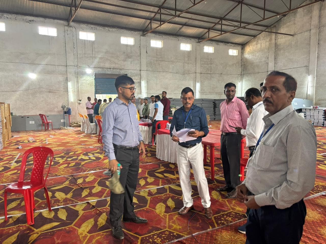 Giridih News : समन्वय स्थापित कर अधिकारी और कर्मी करें कार्य : डीसी