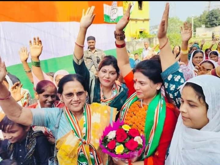 BOKARO NEWS : चुनाव प्रचार में प्रत्याशियों के परिजन भी उतरे