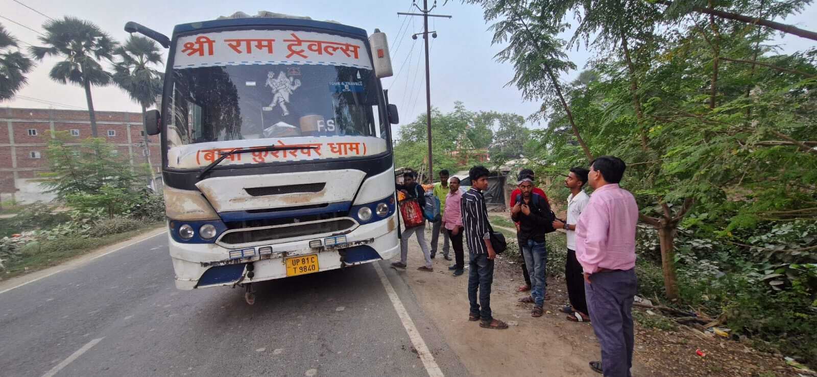 बीच रास्ते में ही यात्रियों को छोड़ रहे बस संचालक पर बिफरे एसडीओ