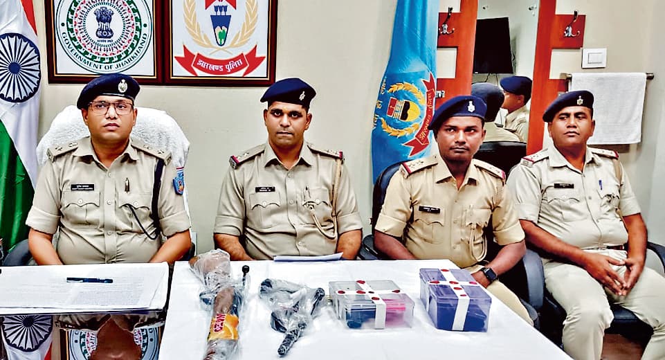 अपराध की योजना बनाते गिरोह के सरगना सहित तीन अपराधी गिरफ्तार