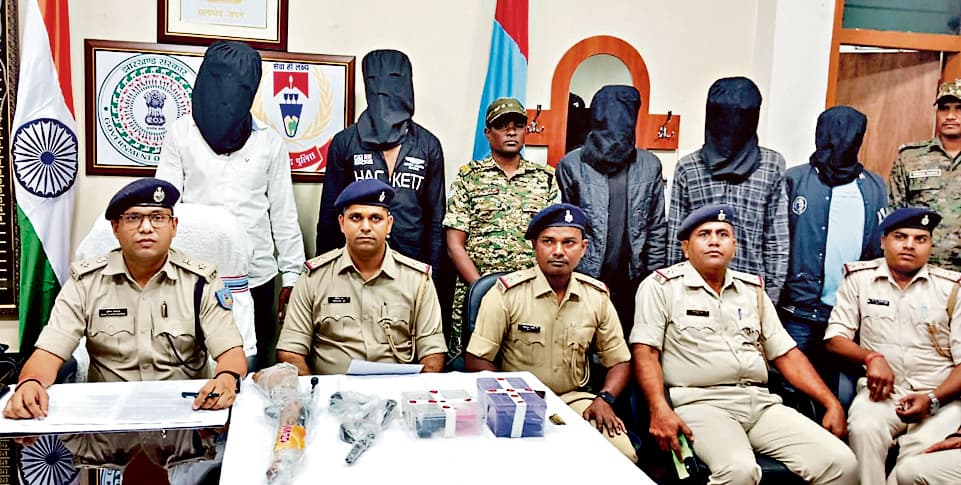 युवती के चक्कर में युवक के सिर पर तानी पिस्टल, दो सगे भाई गिरफ्तार