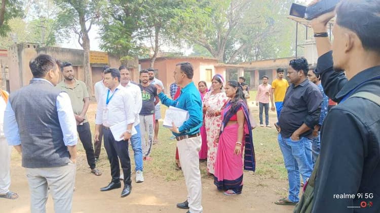 Dhanbad News: इंटर स्टेट चेकनाका पर सघन जांच करें : प्रेक्षक