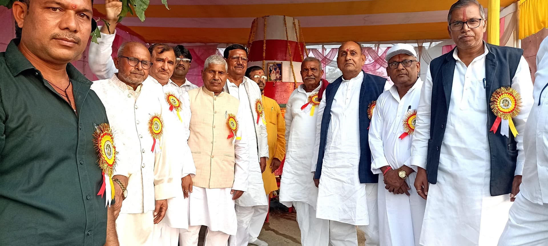 Dhanbad News: माटीगढ़ में धूमधाम से मना गोवर्धन महोत्सव