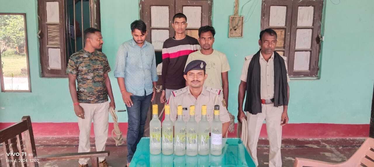 विदेशी शराब के साथ तीन युवक गिरफ्तार