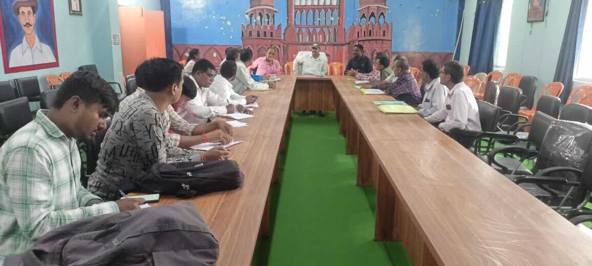 जनरल ऑब्जर्वर ने कई बूथों का किया निरीक्षण, समय से वोटर्स को मतदान पर्ची उपलब्ध कराने का दिया निर्देश