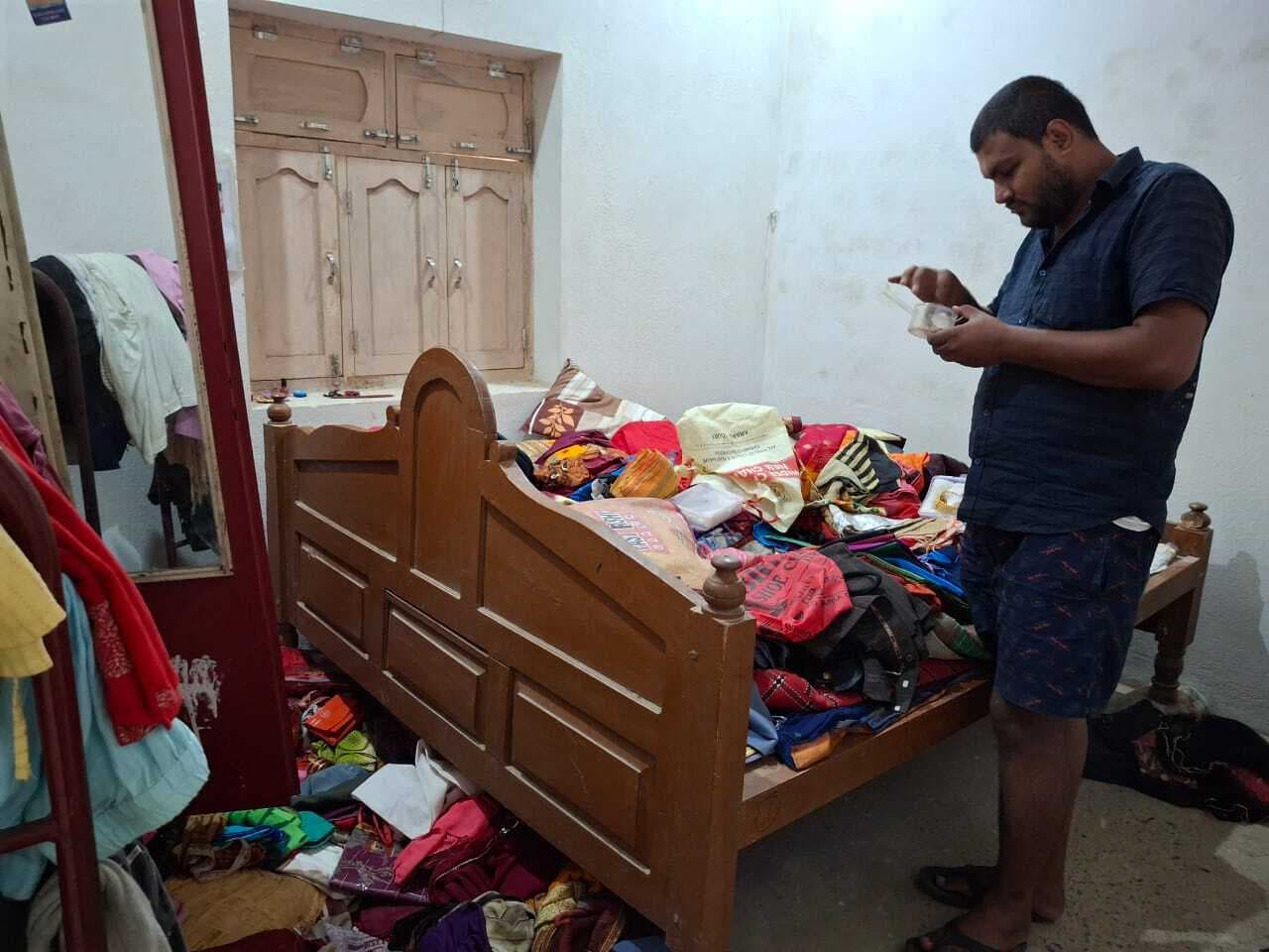 दो घरों से लाखों के जेवर सहित दो लाख रुपये नकद की चोरी
