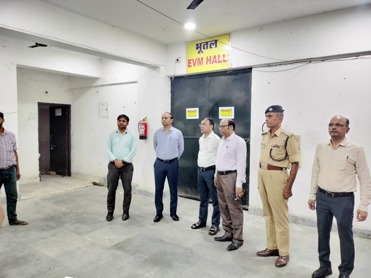 ईवीएम व वीवीपैट वेयरहाउस की सुरक्षा मानकों का रखें ध्यान : डीएम