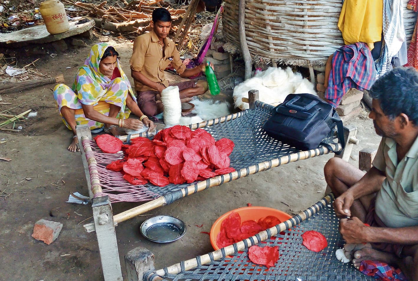 saran News:सारण में बने आरता के पत्तों की देश भर में होती है सप्लाइ