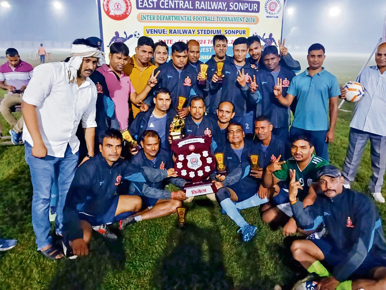 hajipur news. फुटबॉल के फाइनल में आरपीएफ ने मैकेनिकल की टीम को 1-0 से किया पराजित