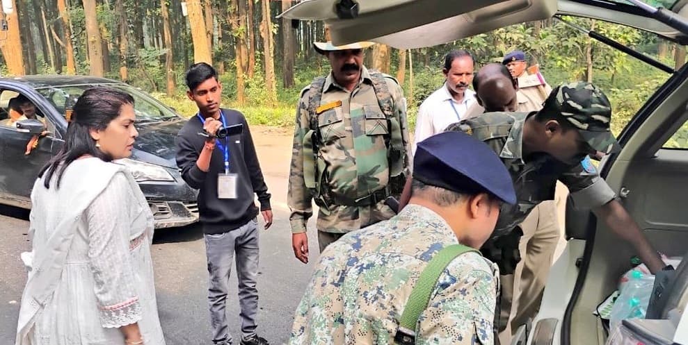 Bokaro News: स्टेटिक सर्विलांस टीम सभी वाहनों की करें जांच, पंजी में विवरण करें संधारित : डीइओ