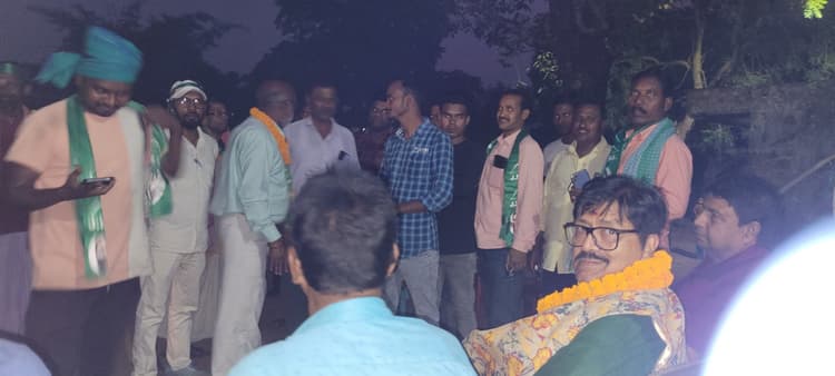 जेएलकेएम नेता समर्थकों सहित झामुमो में शामिल, चुन्ना सिंह ने किया स्वागत