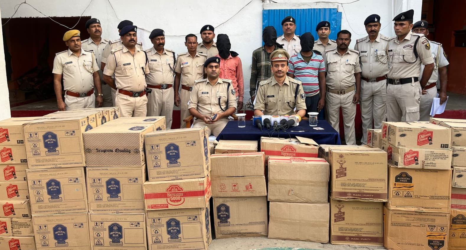 बंगाल से मधेपुरा ले जायी जा रही 643.800 लीटर विदेशी शराब के साथ तीन गिरफ्तार