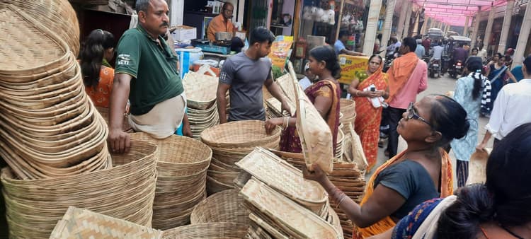 छठ महापर्व को लेकर पूजन सामग्री की जमकर हुई खरीदारी