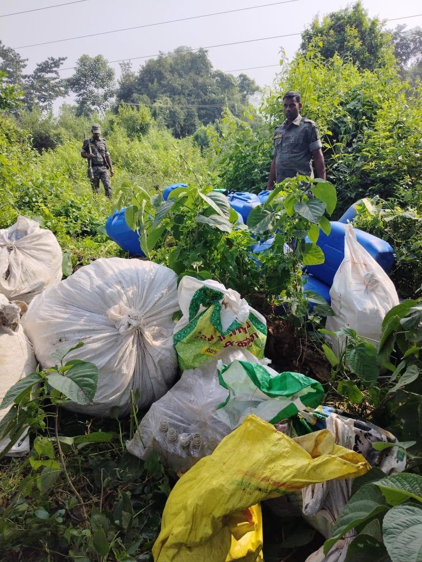 BOKARO NEWS : दुगदा में नकली शराब की मिनी फैक्ट्री का भंडाफोड़