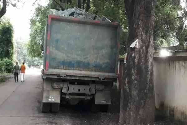 Giridih News: फर्जी कागजातों के सहारे हाइवा से हो रही पत्थर की तस्करी