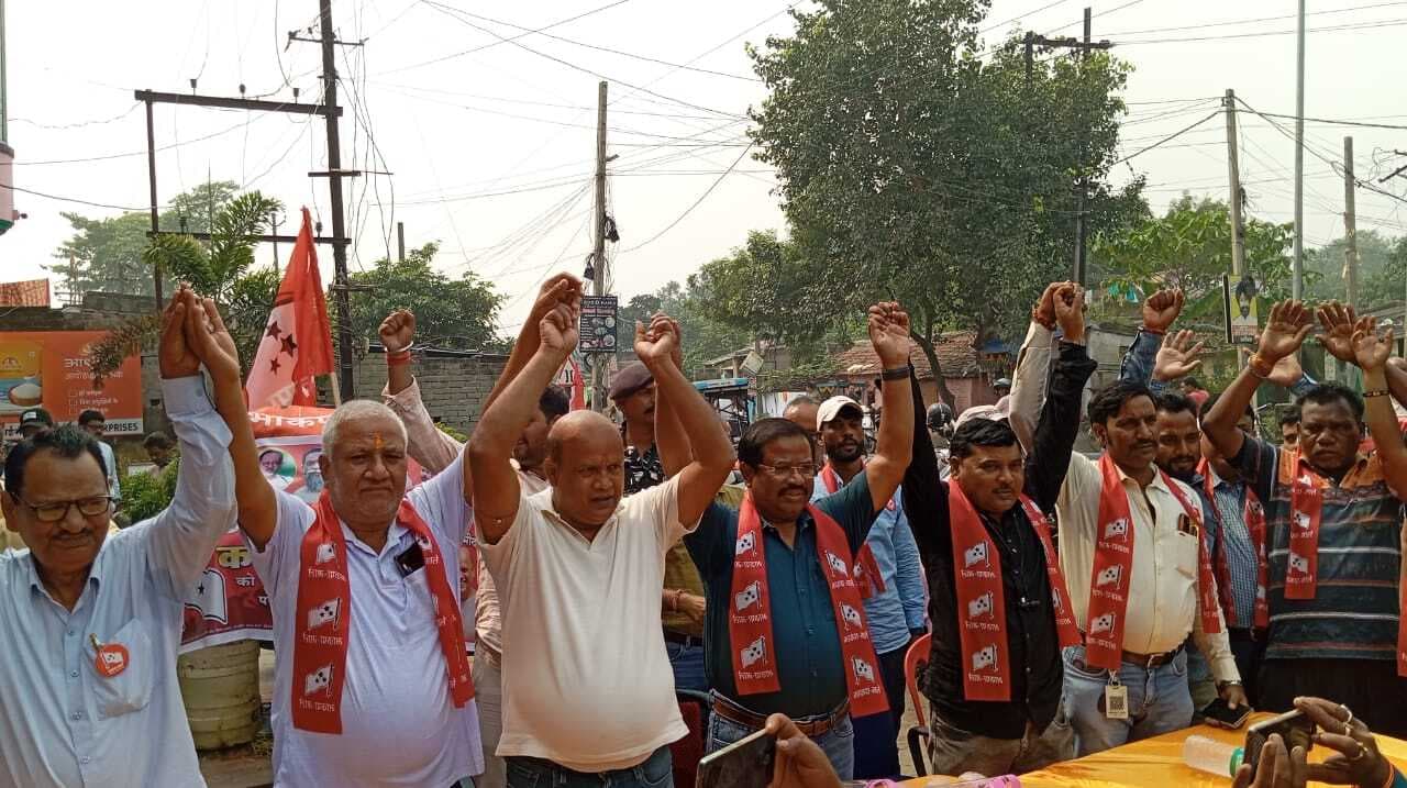 dhanbad news : भाजपा के प्रदेश मंत्री गणेश मिश्रा के भाई भाकपा माले में शामिल