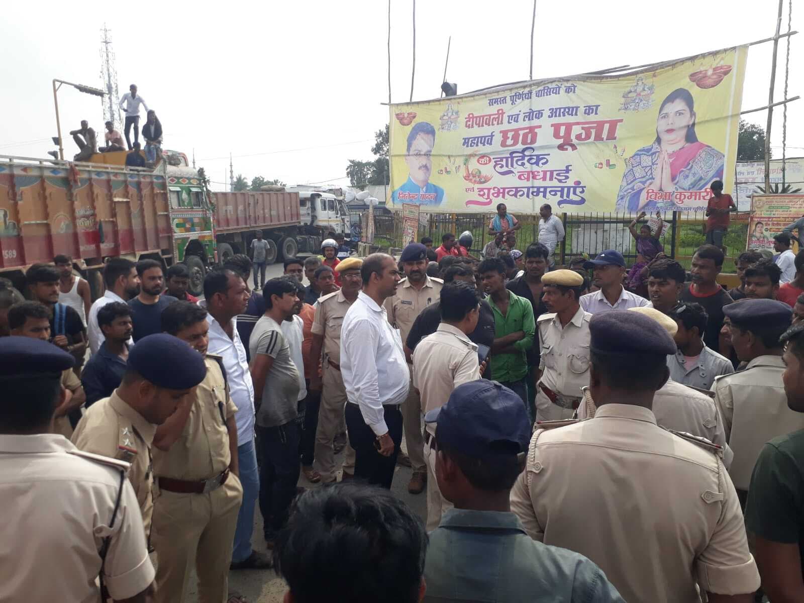 गुलाबबाग व मरंगा में सड़क हादसे में दो बाइक सवार की मौत, अन्य गंभीर