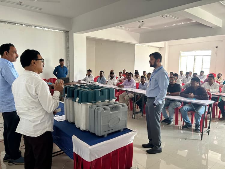 पी-टू को चुनाव के दायित्वों से कराया गया अवगत