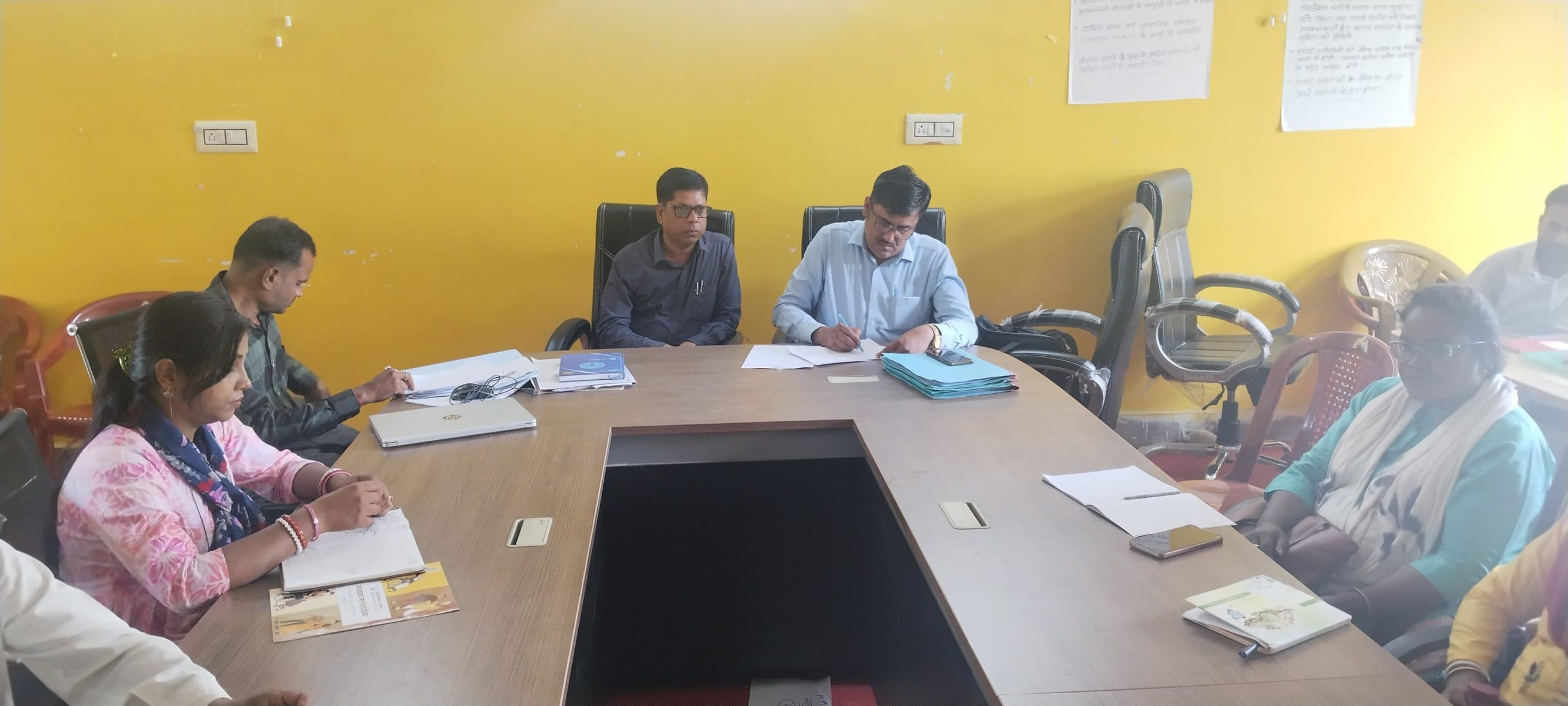 सेक्टर मजिस्ट्रेटों को बूथ मैनेजमेंट की दी गयी जानकारी