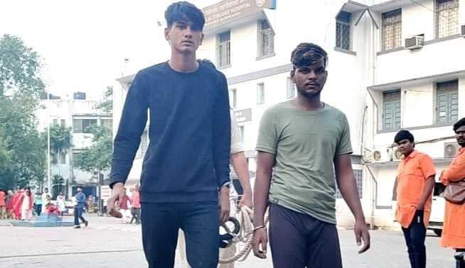 साकची में महज 45 मिनट में तीन  महिलाओं से चेन छिनतई करने वाले दो बदमाश गिरफ्तार