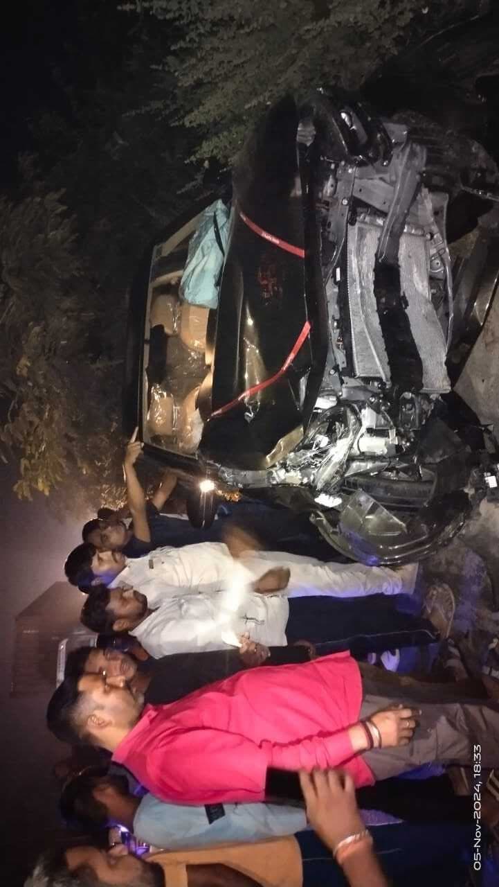 बाइक व कार की टक्कर में दो की मौत