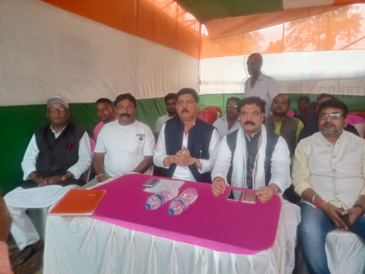 dhanbad news : कांग्रेस जिलाध्यक्ष ने बाघमारा व झरिया के नौ लोगों को पार्टी से किया निष्कासित