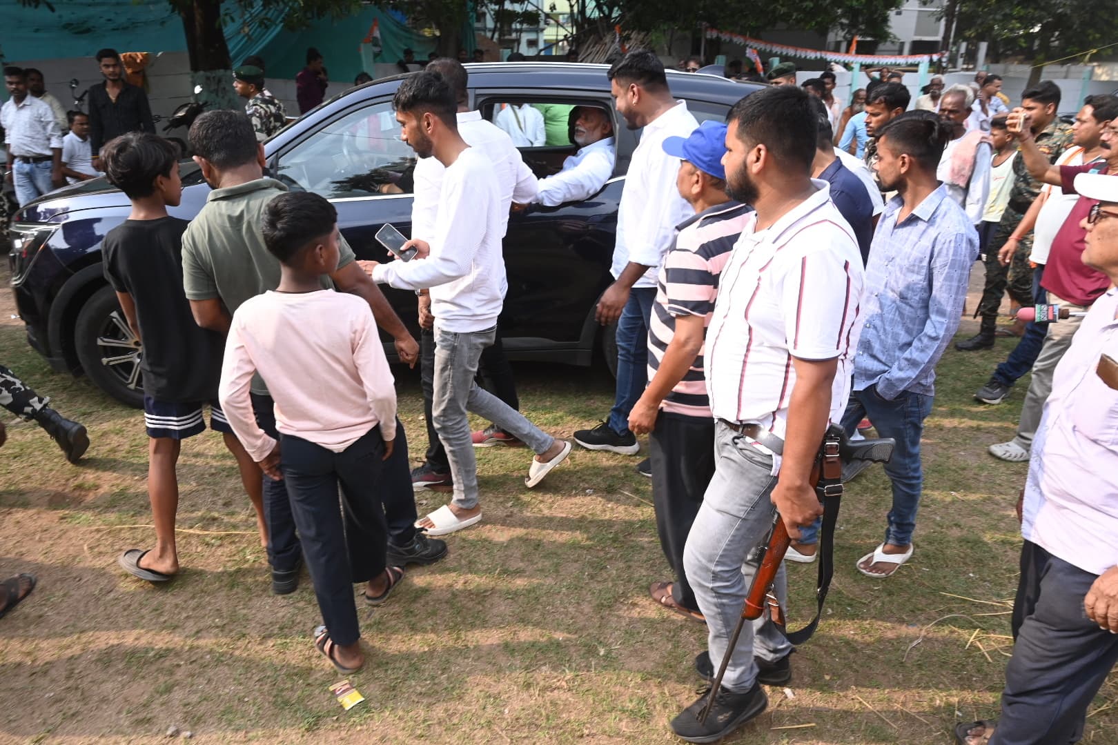 Jamshedpur News : झामुमो युवा मोर्चा नगर अध्यक्ष बबन राय पर केस दर्ज, हथियार और गोली जब्त