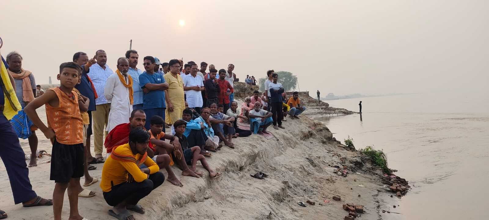 गंगा में स्नान कर रही चौकीदार की पत्नी डूबी, दिनभर हुई तलाश