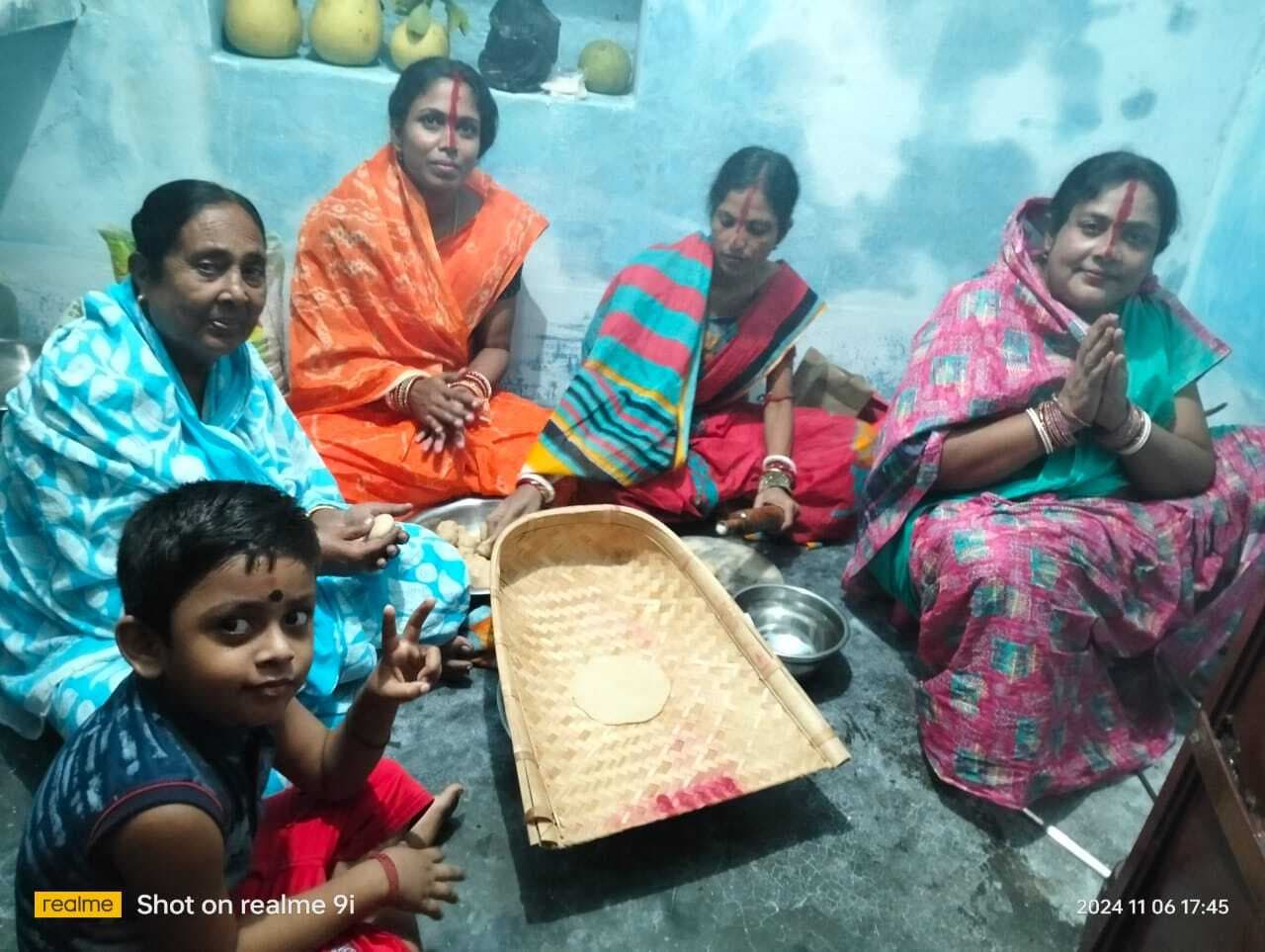 श्रद्धालुओं ने खरना का प्रसाद किया ग्रहण