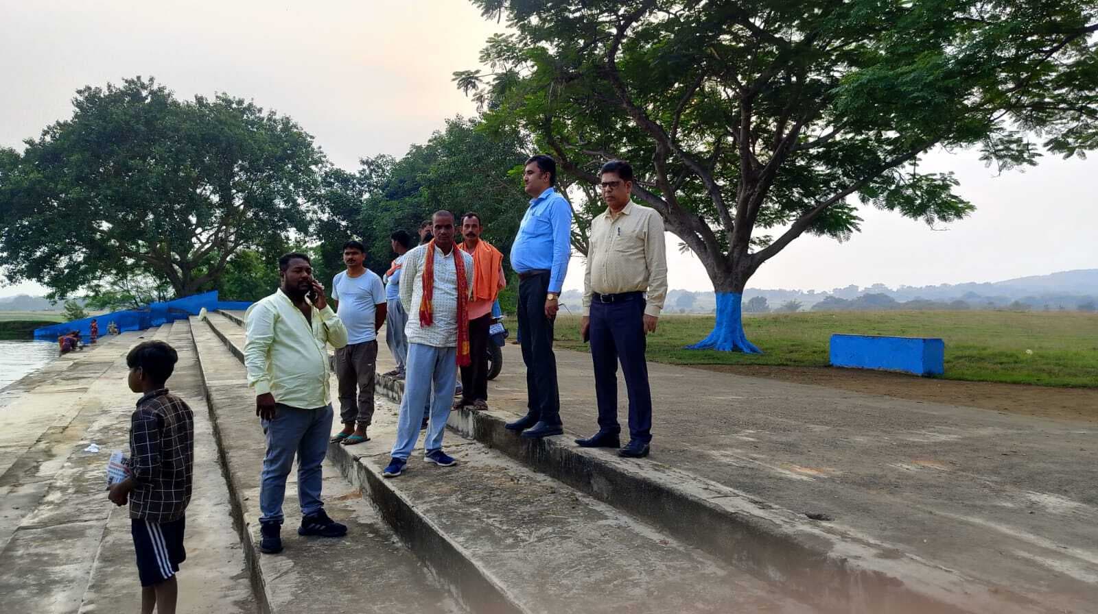 बीडीओ-सीओ ने छठ घाटों का किया निरीक्षण