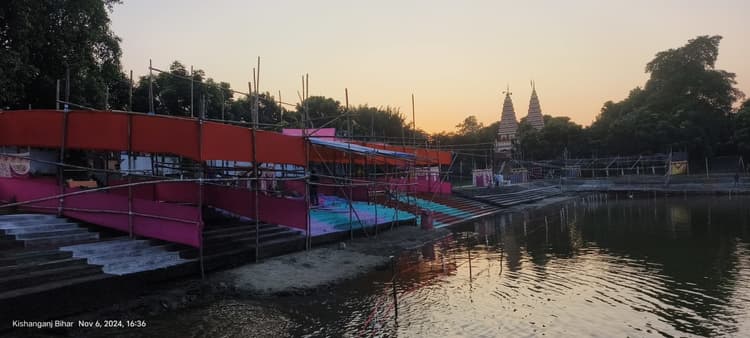 पूजा के लिए सज गये छठ घाट