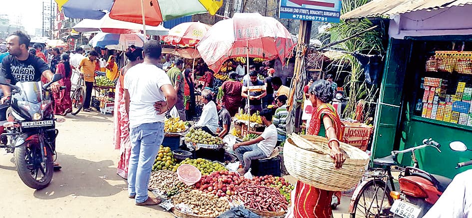 छठपर्व की खरीदारी के लिए बाजारों में उमड़ी भीड़