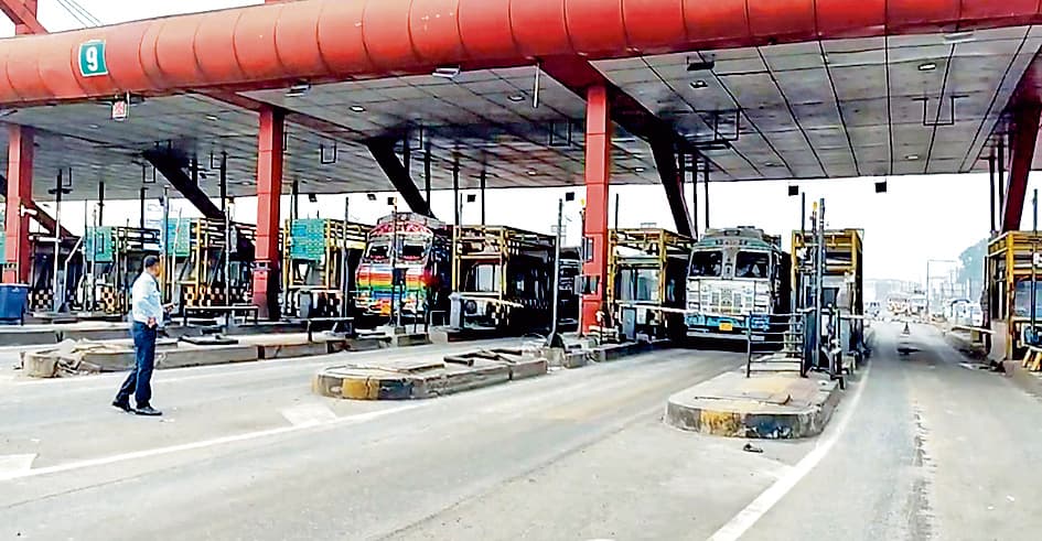 बासकोपा टोल प्लाजा पर दबंगई, तृणमूल नेता पर केस