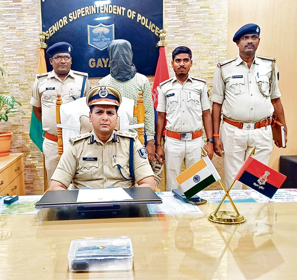 Gaya News : शेरघाटी लूटकांड का मुख्य आरोपित हथियार के साथ गिरफ्तार