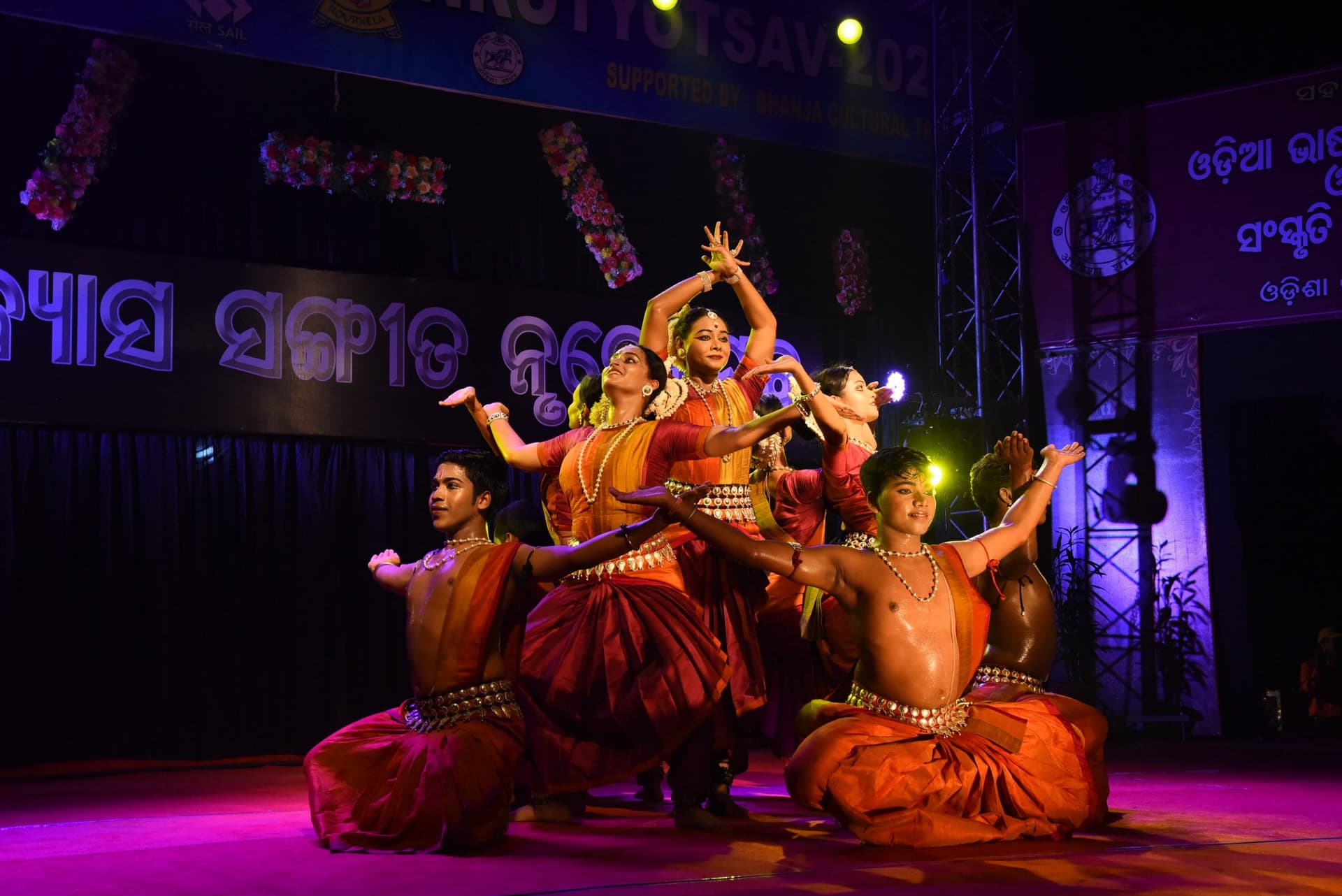 Rourkela News: वेदव्यास संगीत नृत्योत्सव में कलाकारों ने ओडिशी और लोक नृत्य की मनमोहक प्रस्तुति दी