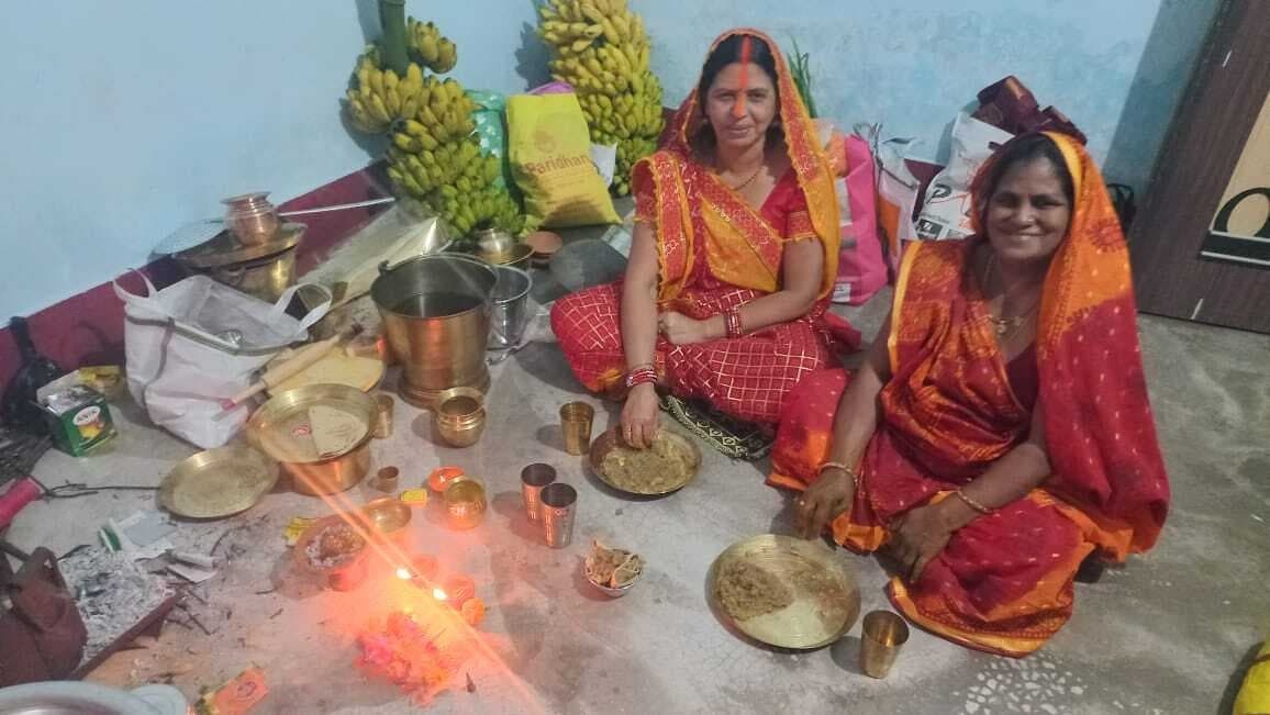 Rourkela News: खरना का प्रसाद ग्रहण कर व्रतियों ने 36 घंटे का निर्जला व्रत शुरू किया