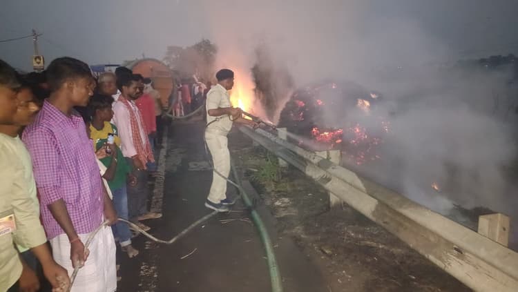 मक्का पुआल में लगी आग से अफरा-तफरी