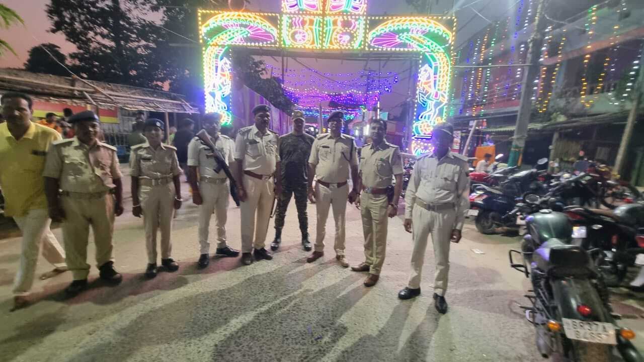 छठ घाटों पर थी पुख्ता सुरक्षा व्यवस्था, अधिकारी कर रहे थे निगरानी