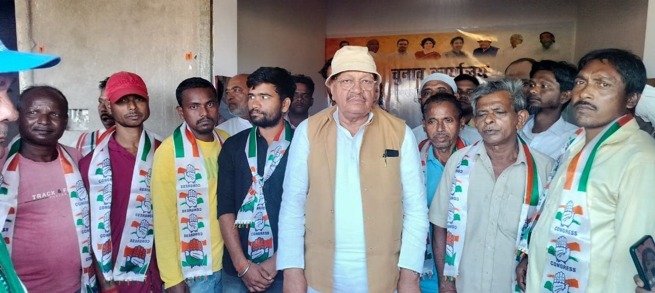 मोहनपुर गांव के दर्जनों लोगों ने कांग्रेस की ली सदस्यता