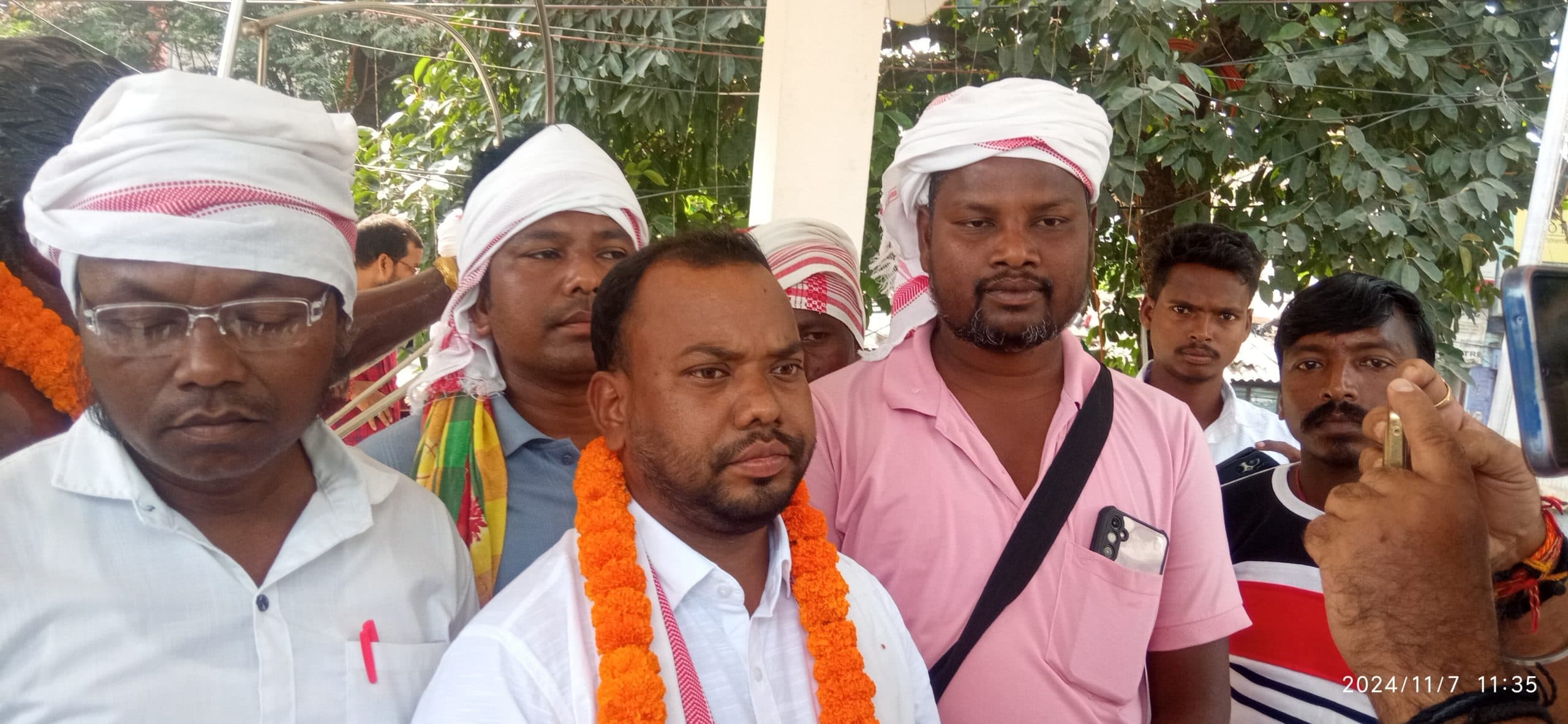 आदिवासी समाज के उत्थान के लिए कर रहे हैं काम : मंडल मुर्मू