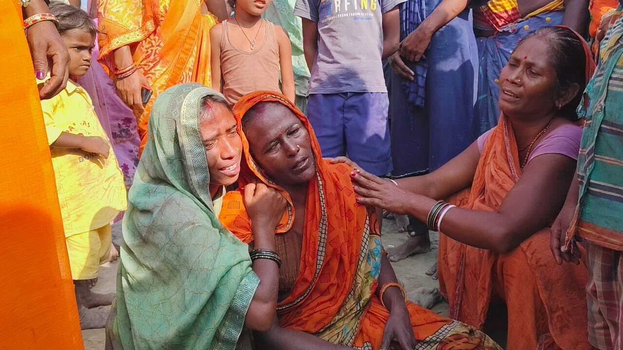 छठ के दौरान अलग अलग जगहों पर डूबने से पांच बच्चों की मौत, परिजनों में मची चित्कार