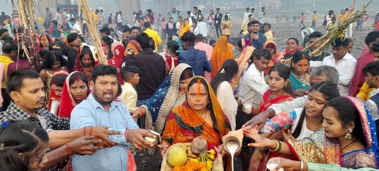 BOKARO NEWS : कोयलांचल के छठ घाटों पर उमड़ा आस्था का सैलाब