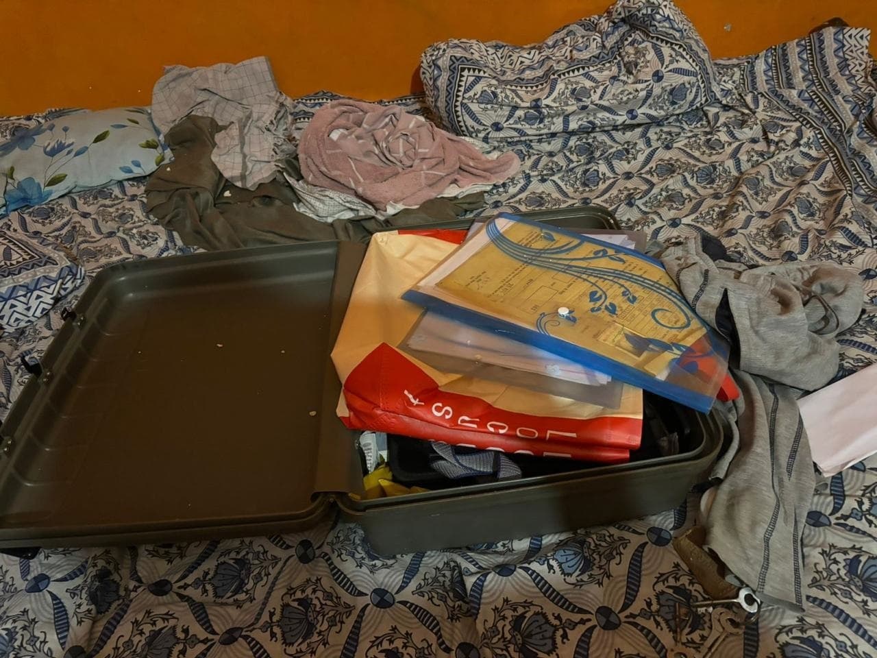 घर का ताला तोड़ कर चार लाख नकद समेत 15 लाख के जेवरात की चोरी
