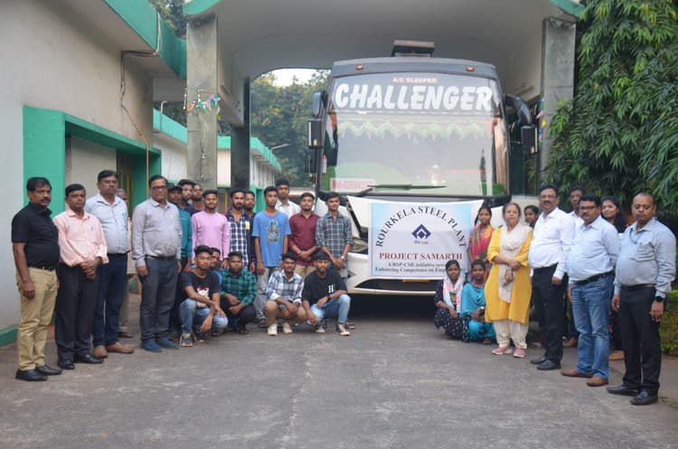 Rourkela news: आरएसपी ने पार्श्वांचल क्षेत्रों के 40 युवाओं को पेशेवर कोचिंग के लिए भेजा भुवनेश्वर