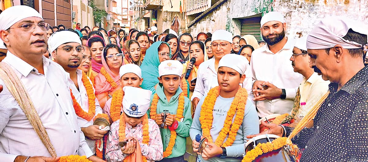 Ranchi News : प्रकाश पर्व को लेकर निकाली गयी प्रभात फेरी